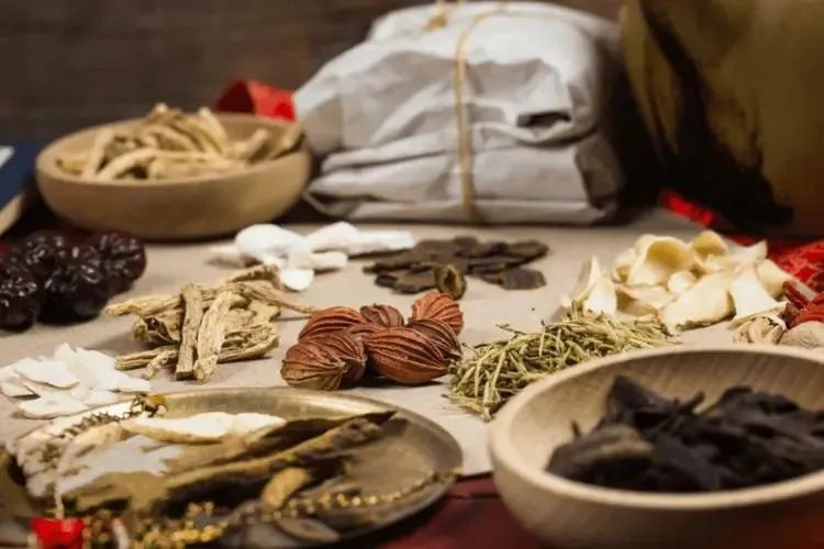 外阴白斑抹什么药好