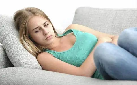 不良的情绪会给外阴白斑患者带来哪些影响？